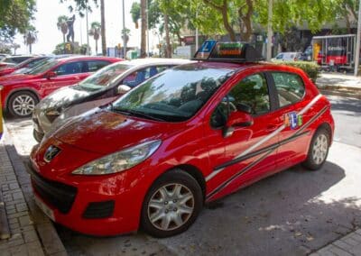 coche rojo de la autoescuela